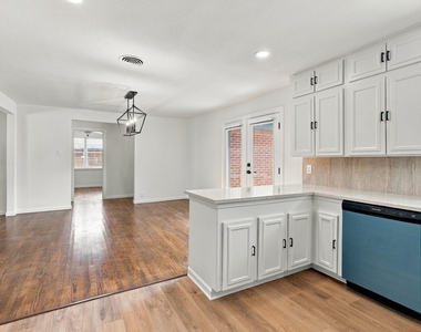 5412 Palmer Drive - Photo Thumbnail 8