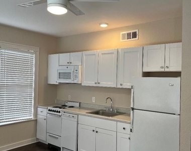 901 N Bishop Avenue - Photo Thumbnail 2