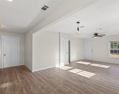 838 Dalworth Street - Photo Thumbnail 5