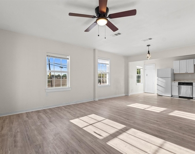 838 Dalworth Street - Photo Thumbnail 2