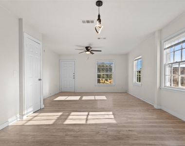 838 Dalworth Street - Photo Thumbnail 4