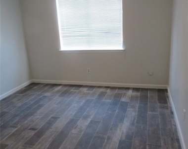 1031 Cresthaven Drive - Photo Thumbnail 10