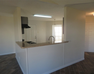 1031 Cresthaven Drive - Photo Thumbnail 3