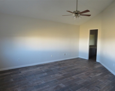 1031 Cresthaven Drive - Photo Thumbnail 6