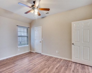 2305 Pittner Lane - Photo Thumbnail 23