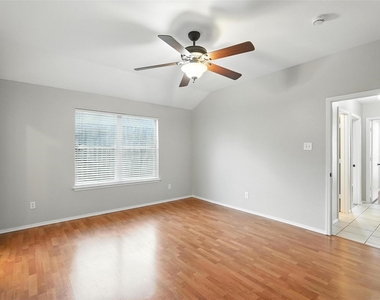 1516 Marti Drive - Photo Thumbnail 13