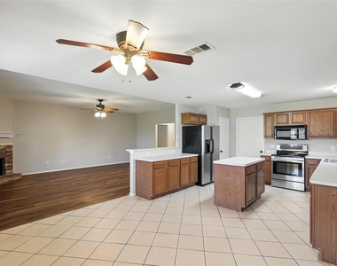 1516 Marti Drive - Photo Thumbnail 7