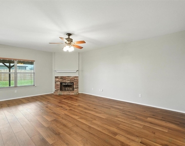 1516 Marti Drive - Photo Thumbnail 3