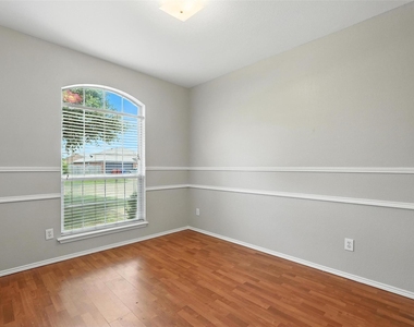 1516 Marti Drive - Photo Thumbnail 16