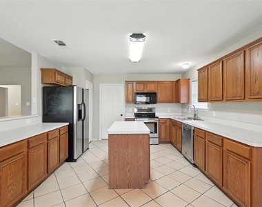1516 Marti Drive - Photo Thumbnail 8