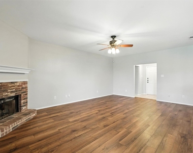 1516 Marti Drive - Photo Thumbnail 2