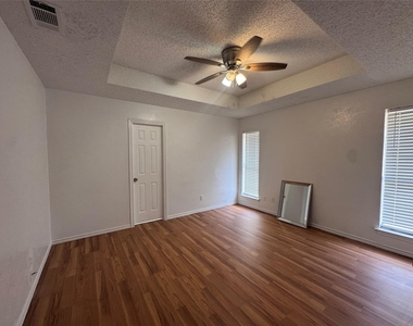 3648 Country Club Drive W - Photo Thumbnail 3