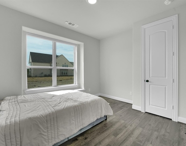 804 Meadow Holly Drive - Photo Thumbnail 18