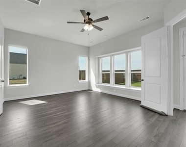 804 Meadow Holly Drive - Photo Thumbnail 12