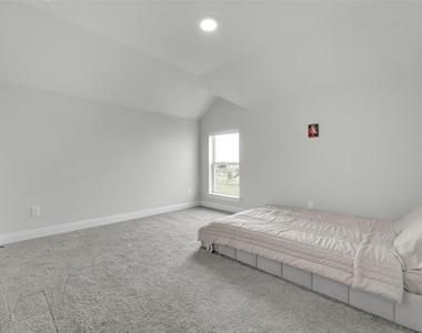 804 Meadow Holly Drive - Photo Thumbnail 24
