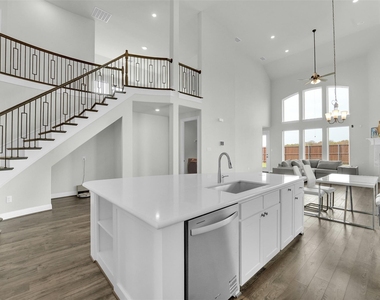 804 Meadow Holly Drive - Photo Thumbnail 10