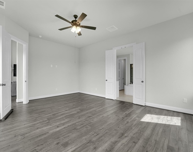 804 Meadow Holly Drive - Photo Thumbnail 13