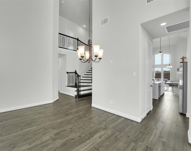 804 Meadow Holly Drive - Photo Thumbnail 3