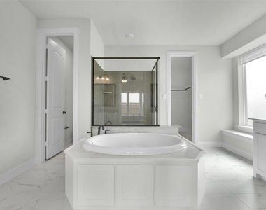 804 Meadow Holly Drive - Photo Thumbnail 14