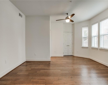 2525 State Street - Photo Thumbnail 5