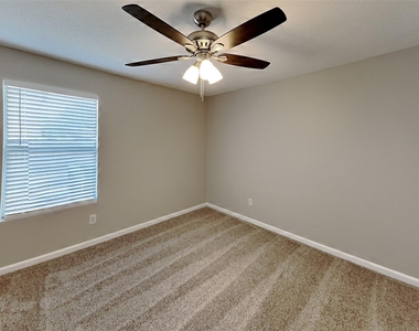 2717 Lazy Oak Drive - Photo Thumbnail 15