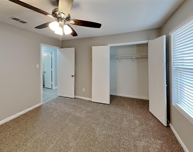 2717 Lazy Oak Drive - Photo Thumbnail 14