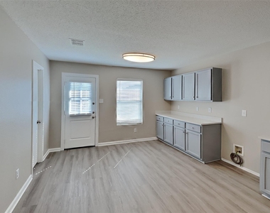 2717 Lazy Oak Drive - Photo Thumbnail 3