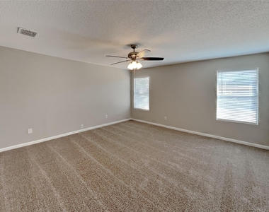 2717 Lazy Oak Drive - Photo Thumbnail 8