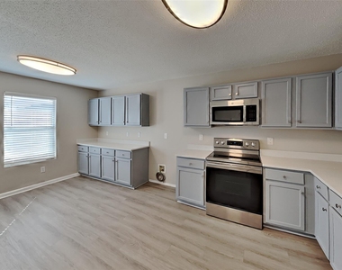 2717 Lazy Oak Drive - Photo Thumbnail 4