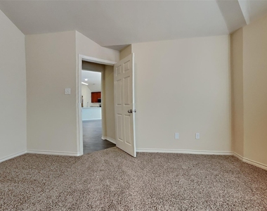 4408 Fox Meadows Lane - Photo Thumbnail 7