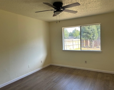 2302 Phoenix Drive - Photo Thumbnail 5
