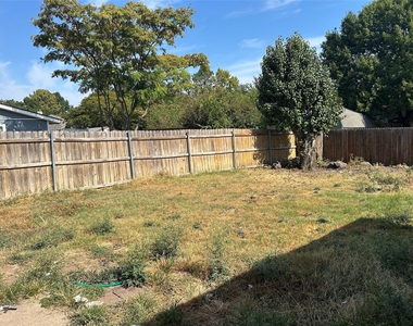 2302 Phoenix Drive - Photo Thumbnail 10