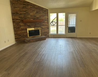 2302 Phoenix Drive - Photo Thumbnail 2