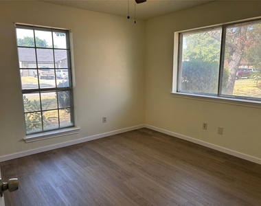 2302 Phoenix Drive - Photo Thumbnail 3