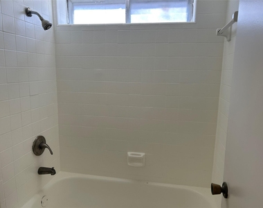 2302 Phoenix Drive - Photo Thumbnail 8