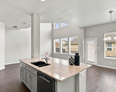 4018 Milan Drive - Photo Thumbnail 5