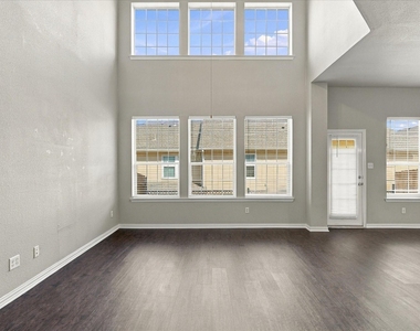 4018 Milan Drive - Photo Thumbnail 2