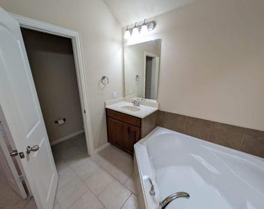 4666 Perthshire Court - Photo Thumbnail 8