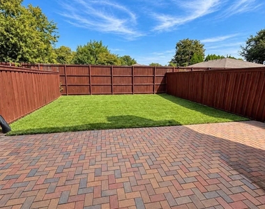 1216 Plaza Way - Photo Thumbnail 26