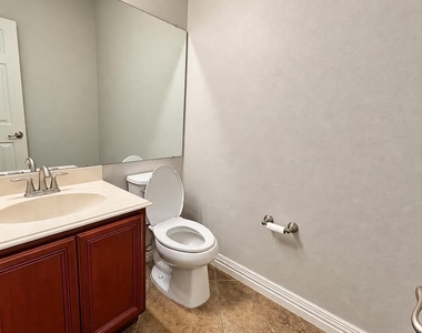 1216 Plaza Way - Photo Thumbnail 23