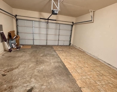1216 Plaza Way - Photo Thumbnail 27