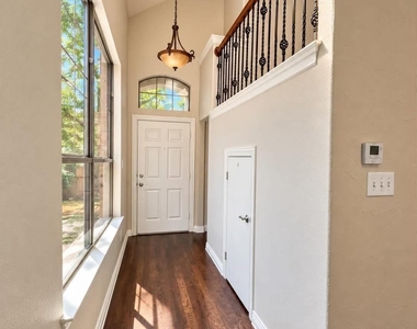 1216 Plaza Way - Photo Thumbnail 4
