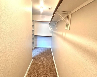 1216 Plaza Way - Photo Thumbnail 18