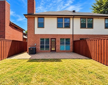 1216 Plaza Way - Photo Thumbnail 2