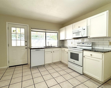 2525 Norway Drive - Photo Thumbnail 7