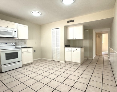 2525 Norway Drive - Photo Thumbnail 8