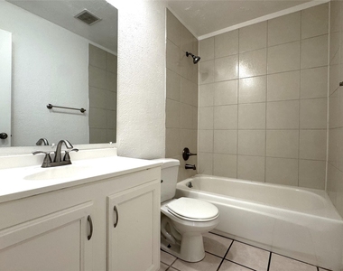2525 Norway Drive - Photo Thumbnail 5