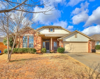 312 Lone Oak Drive - Photo Thumbnail 2