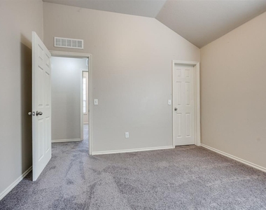 312 Lone Oak Drive - Photo Thumbnail 14