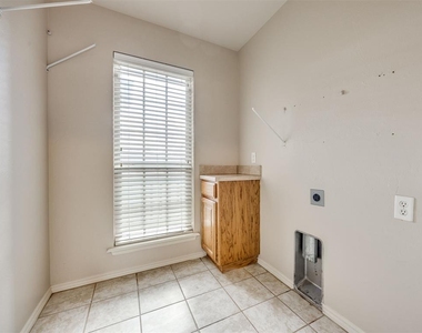 312 Lone Oak Drive - Photo Thumbnail 31